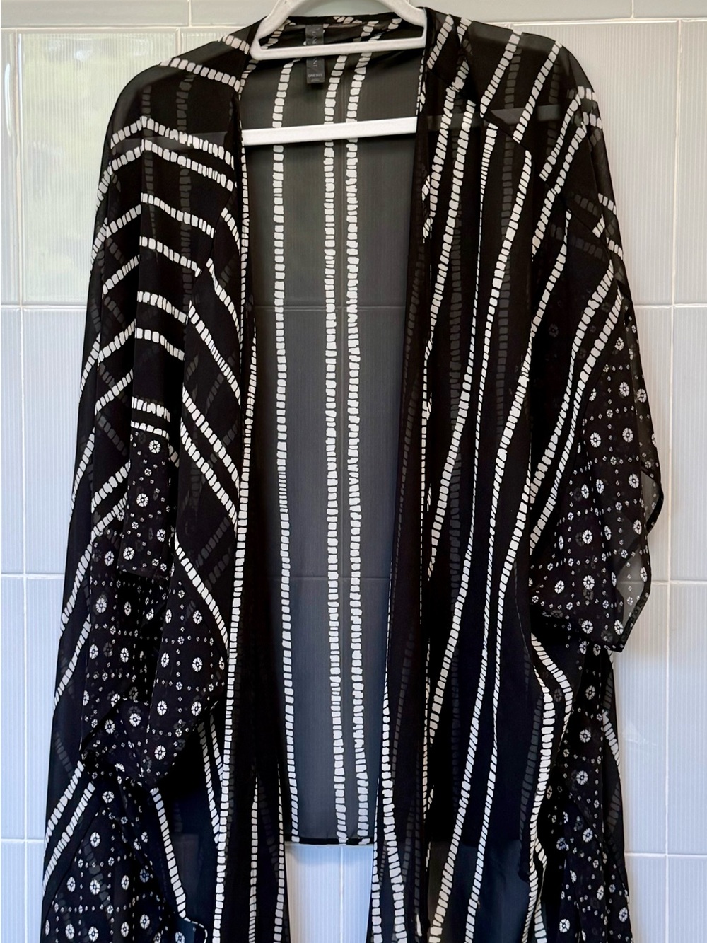 Lane Bryant Black & White Patterned Open Kimono Shrug